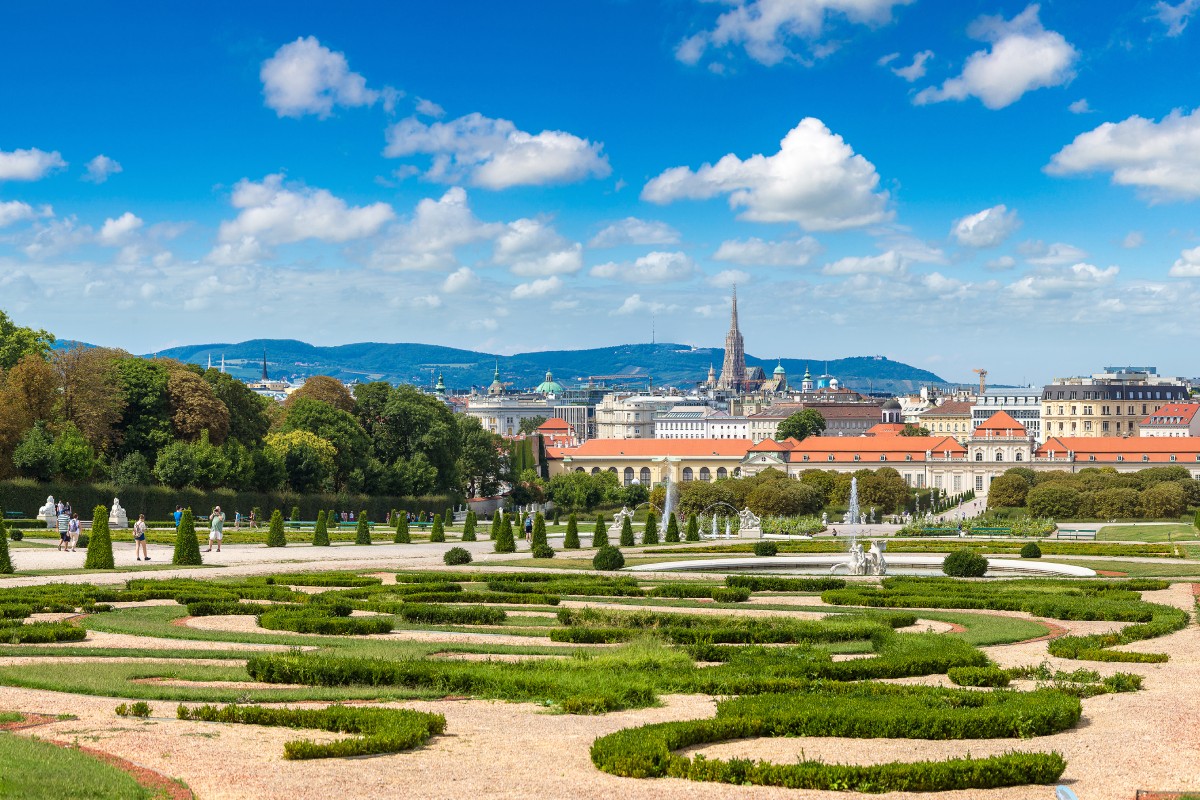 A Day in the Gardens: Comparing Upper and Lower Belvedere